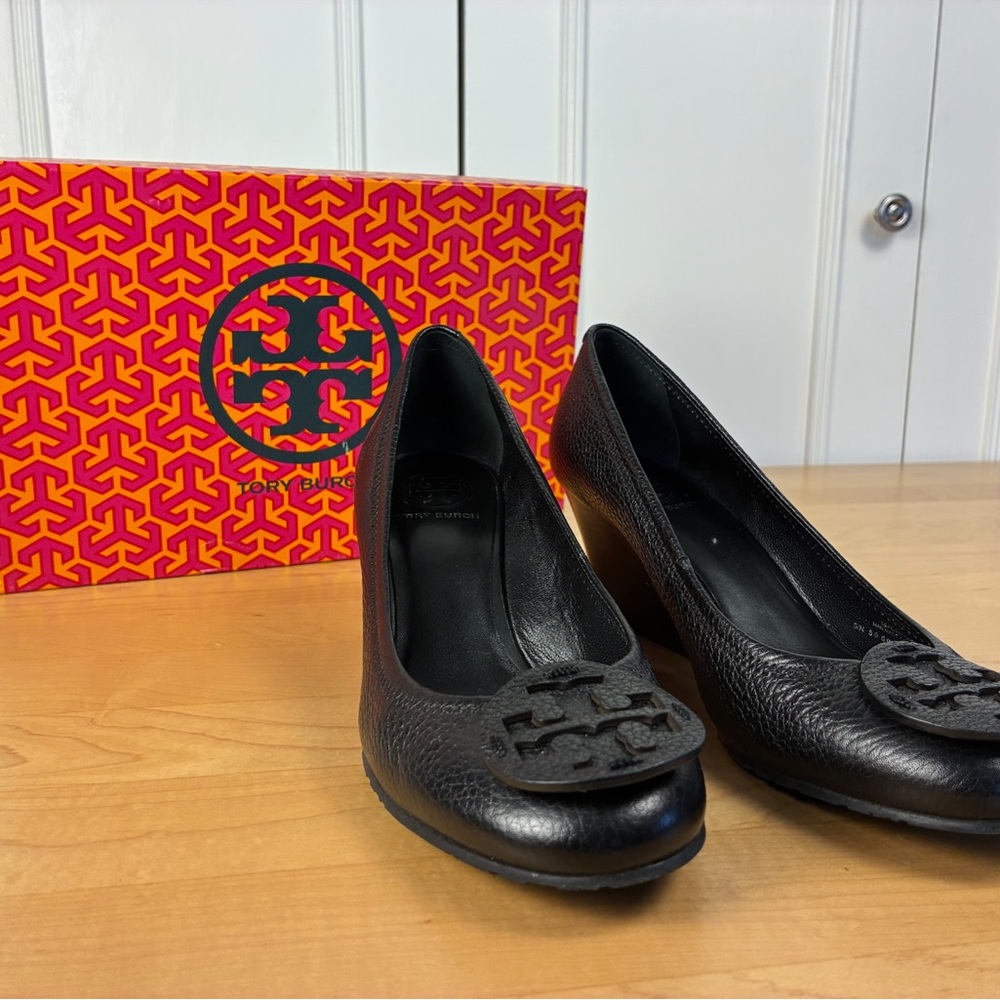 Tory Burch Black Sally Tumbled Pebbled Leather Wedge Size 9